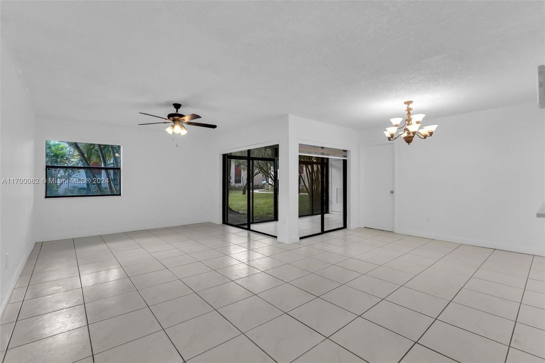 For Sale: $305,000 (3 beds, 2 baths, 1185 Square Feet)