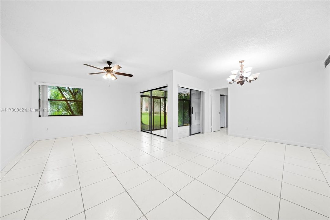 For Sale: $305,000 (3 beds, 2 baths, 1185 Square Feet)