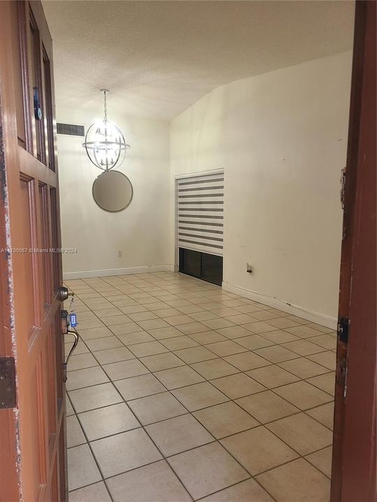 For Rent: $2,400 (2 beds, 2 baths, 917 Square Feet)