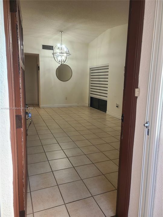 For Rent: $2,400 (2 beds, 2 baths, 917 Square Feet)