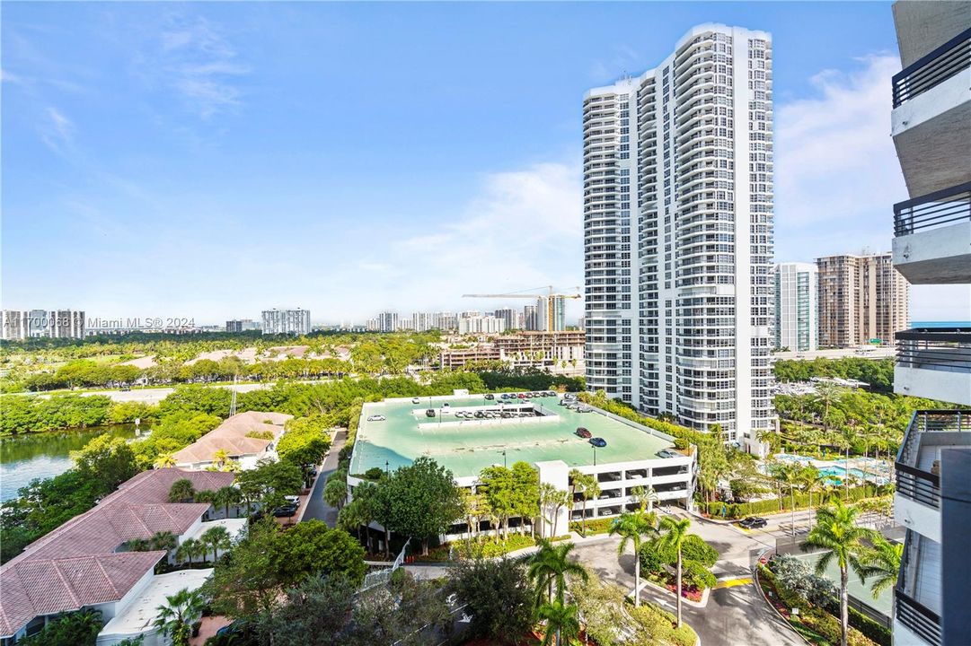 For Sale: $449,000 (2 beds, 2 baths, 1181 Square Feet)