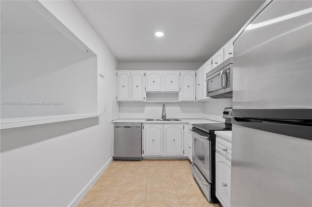 For Rent: $2,300 (2 beds, 2 baths, 954 Square Feet)