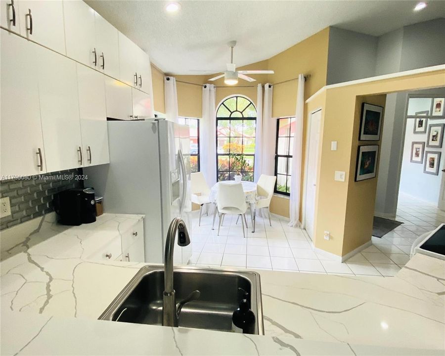 For Sale: $470,000 (2 beds, 2 baths, 1715 Square Feet)