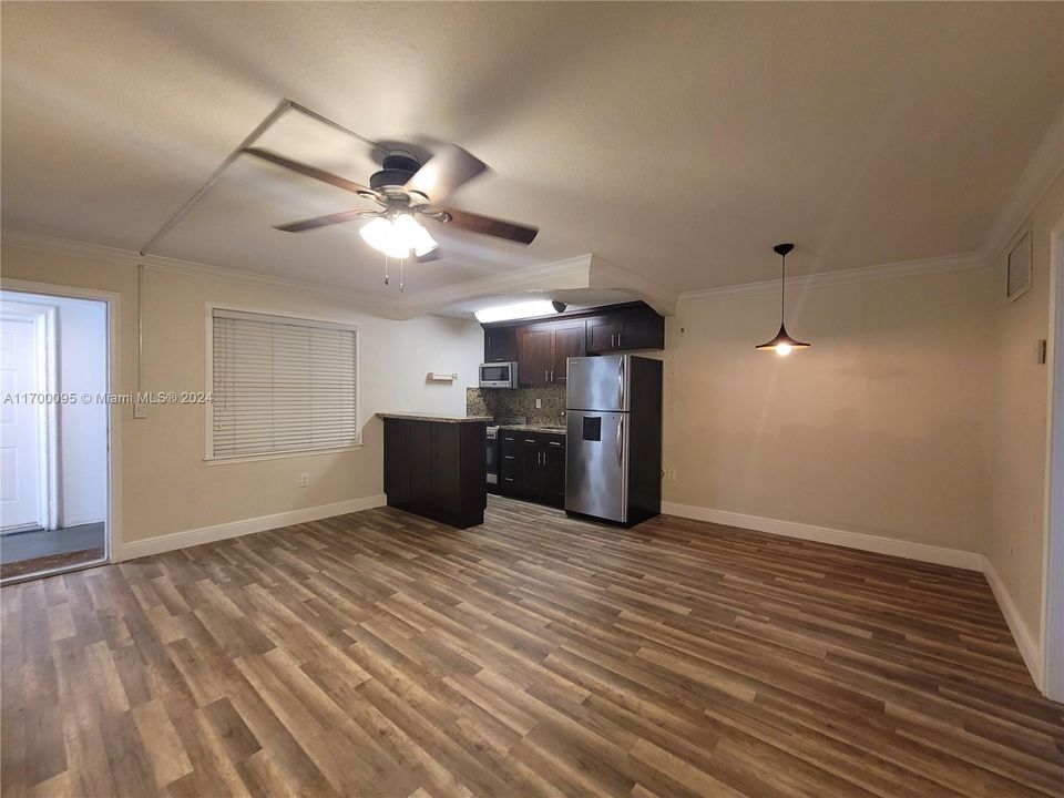 For Sale: $310,000 (1 beds, 1 baths, 514 Square Feet)