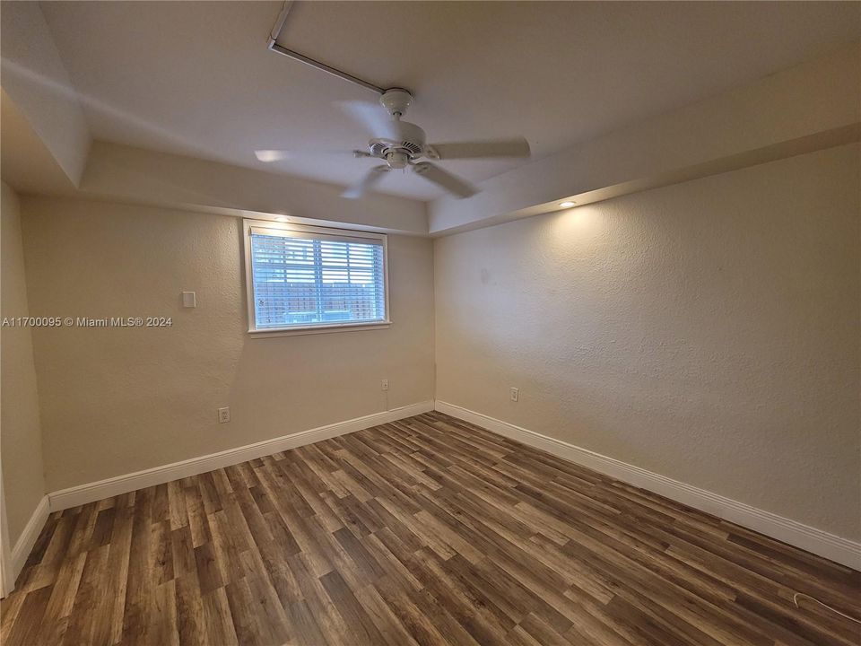 For Sale: $310,000 (1 beds, 1 baths, 514 Square Feet)