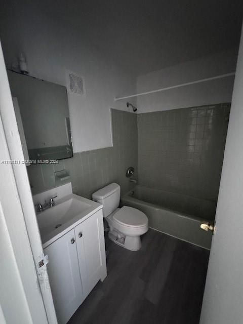 For Rent: $2,150 (2 beds, 1 baths, 4382 Square Feet)