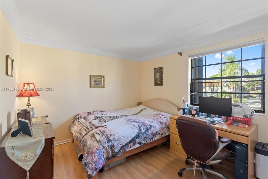 For Sale: $360,000 (2 beds, 2 baths, 1096 Square Feet)