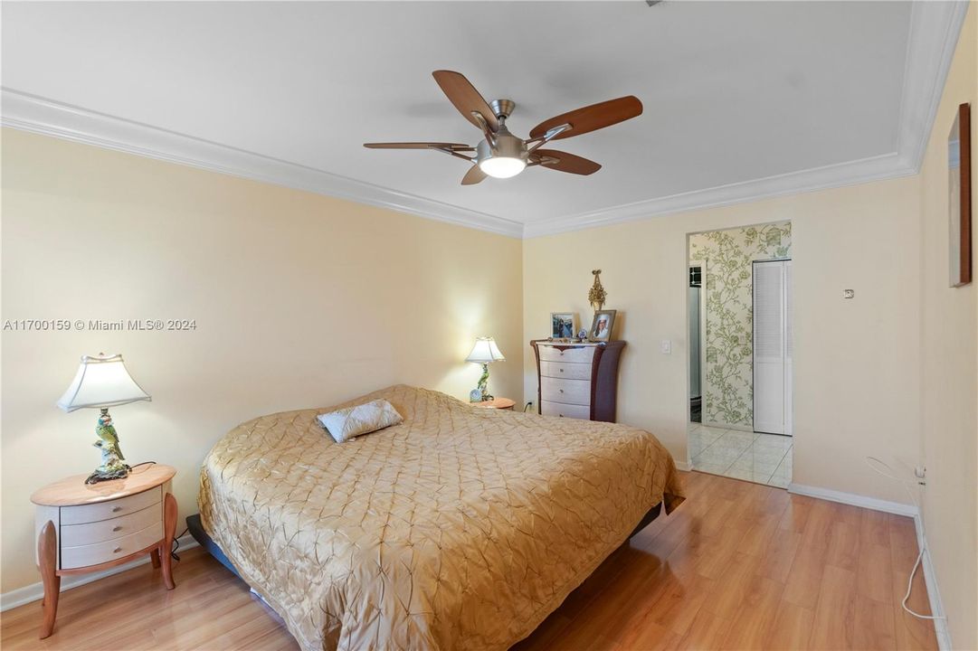 For Sale: $360,000 (2 beds, 2 baths, 1096 Square Feet)