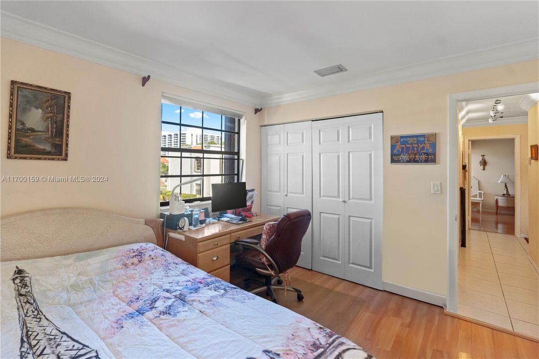 For Sale: $360,000 (2 beds, 2 baths, 1096 Square Feet)