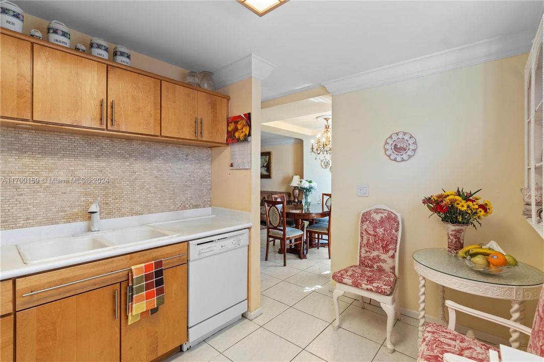 For Sale: $360,000 (2 beds, 2 baths, 1096 Square Feet)