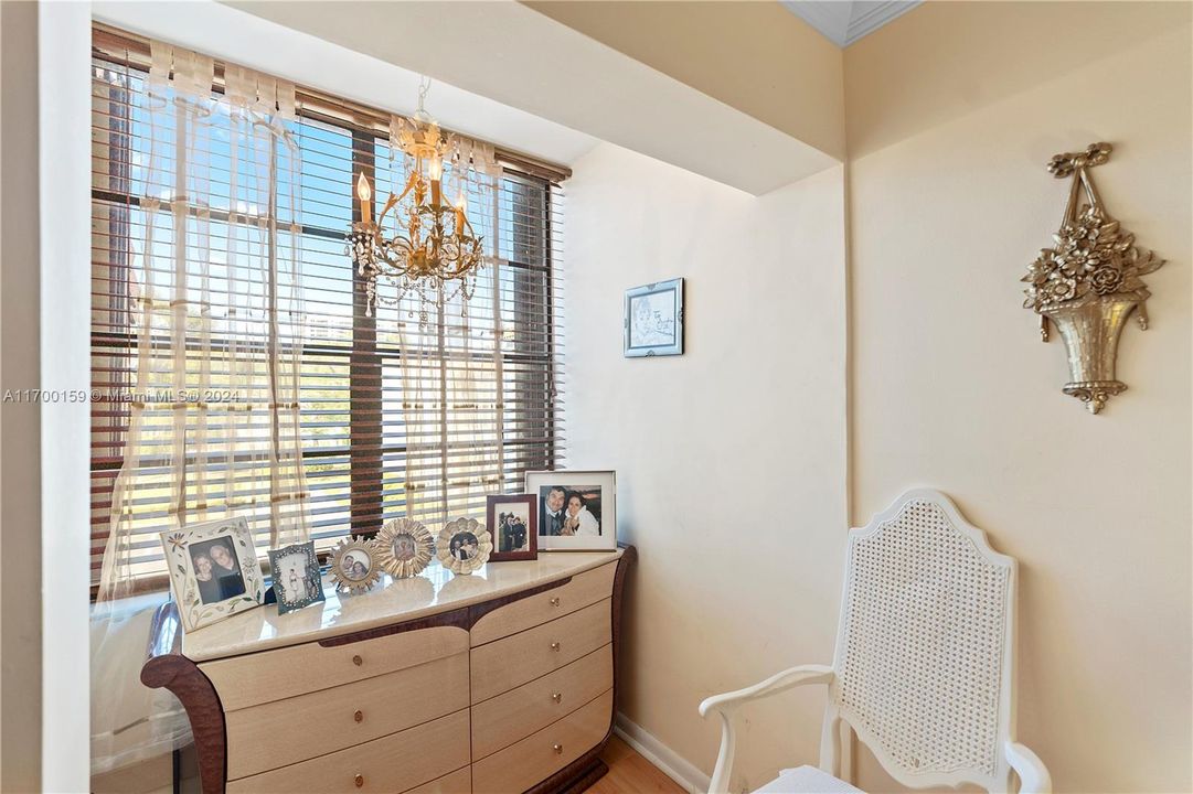 For Sale: $360,000 (2 beds, 2 baths, 1096 Square Feet)