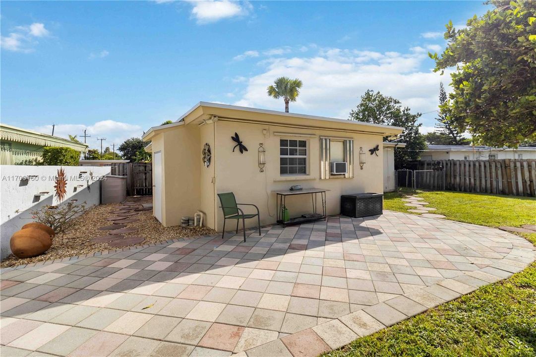 For Sale: $449,900 (3 beds, 2 baths, 838 Square Feet)