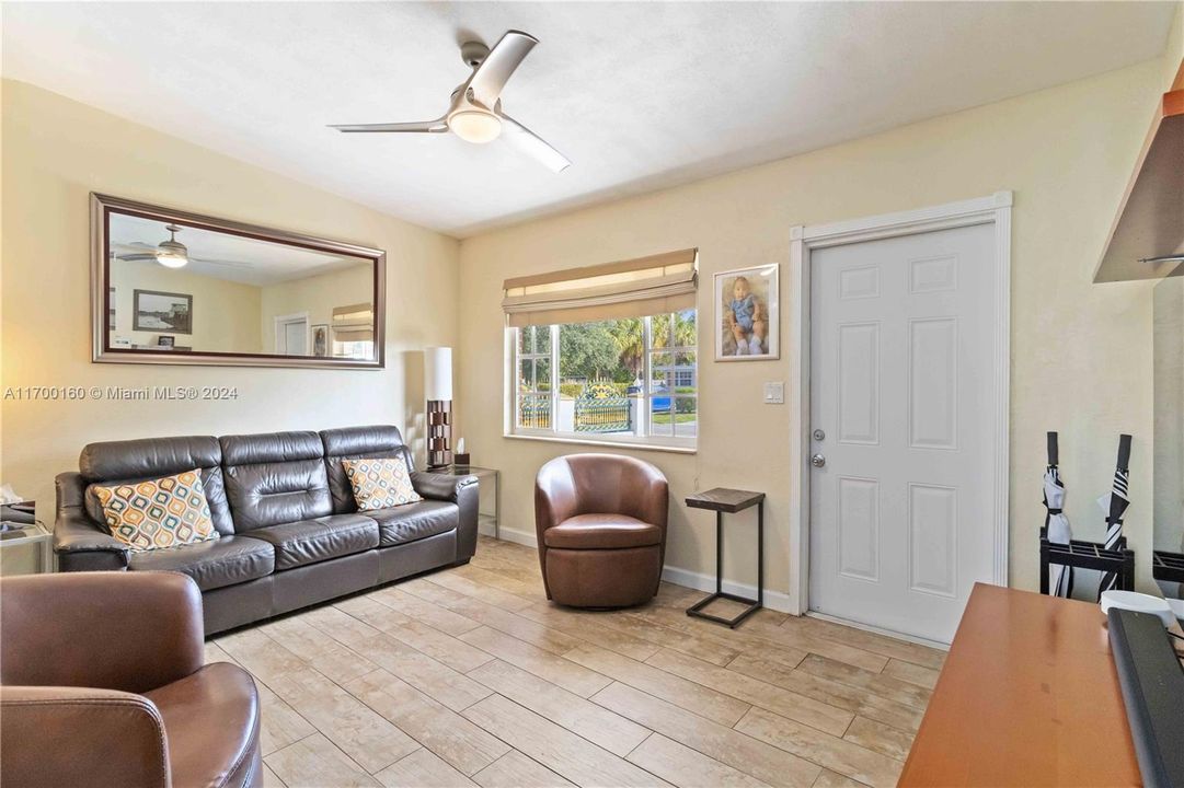 For Sale: $449,900 (3 beds, 2 baths, 838 Square Feet)