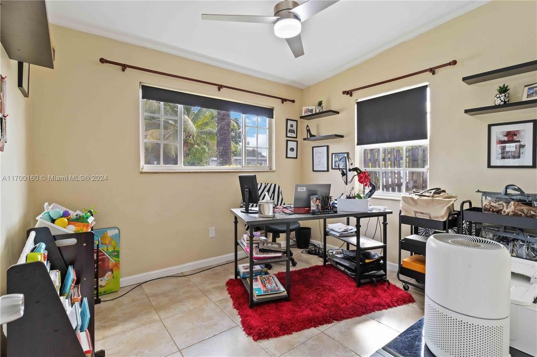 For Sale: $449,900 (3 beds, 2 baths, 838 Square Feet)