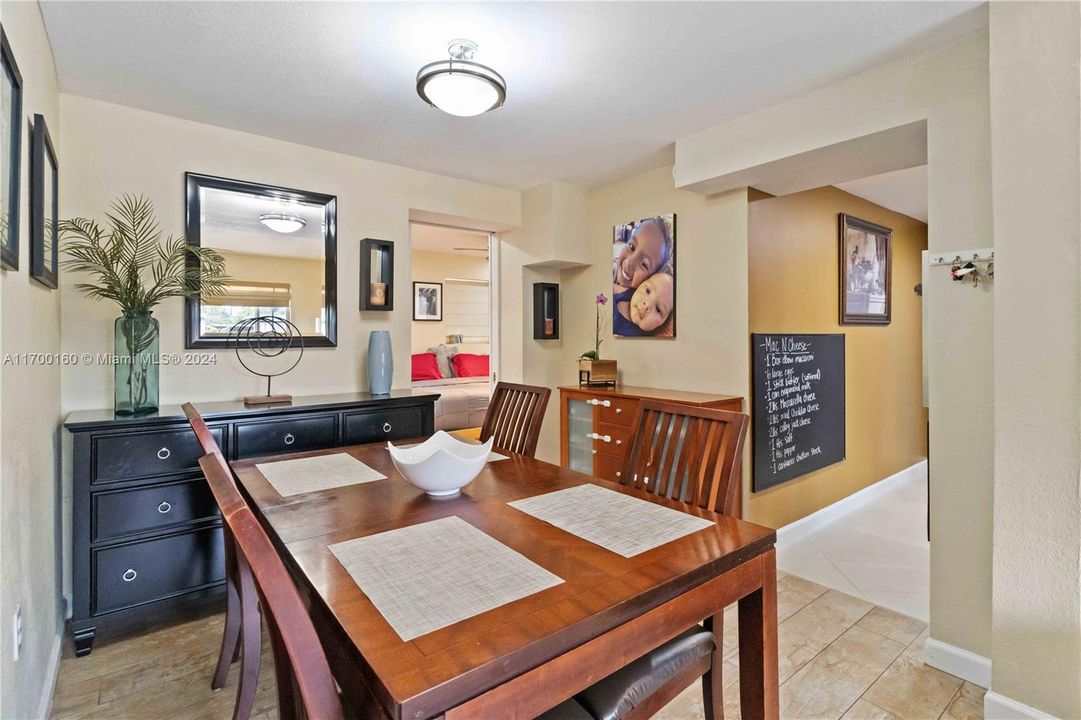 For Sale: $449,900 (3 beds, 2 baths, 838 Square Feet)