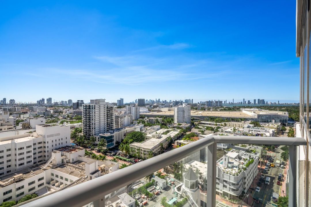 For Sale: $2,750,000 (2 beds, 2 baths, 1213 Square Feet)