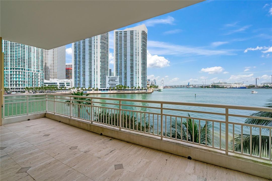 For Sale: $1,315,000 (2 beds, 2 baths, 1640 Square Feet)