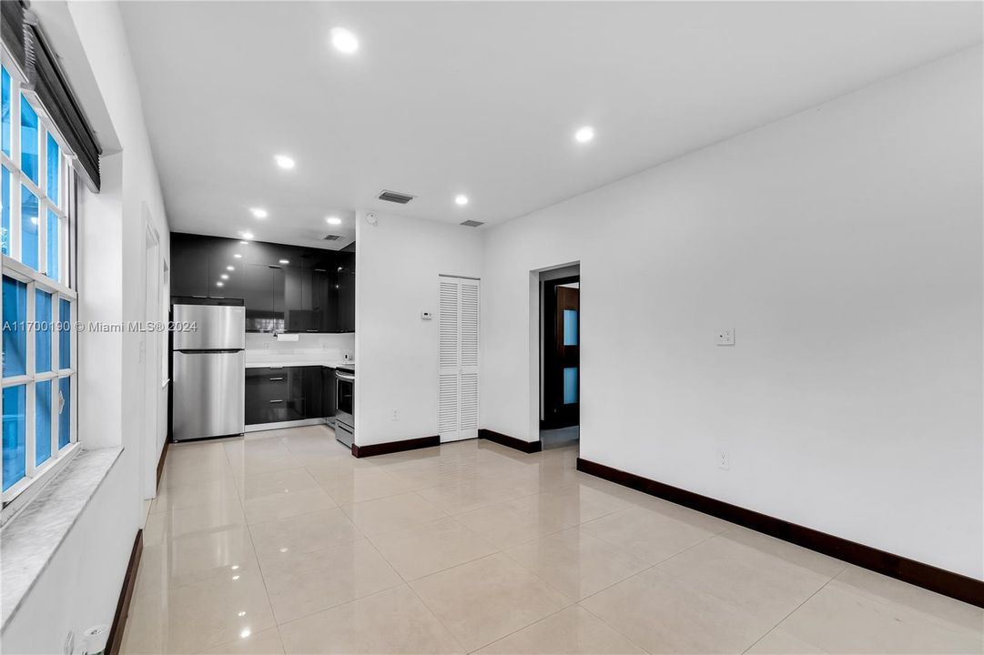 For Sale: $429,000 (2 beds, 2 baths, 689 Square Feet)