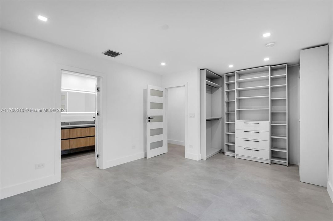 MASTER BEDROOM CLOSET