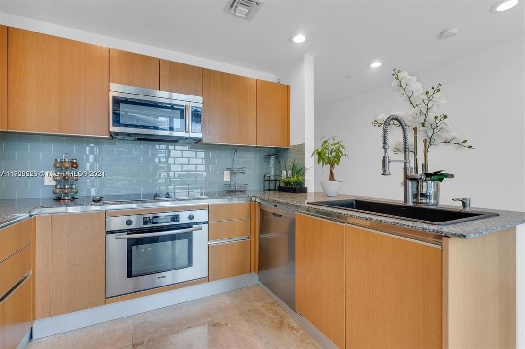 For Sale: $546,500 (1 beds, 1 baths, 1128 Square Feet)