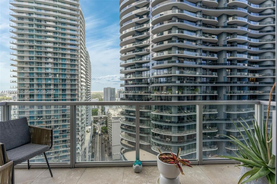 For Sale: $546,500 (1 beds, 1 baths, 1128 Square Feet)