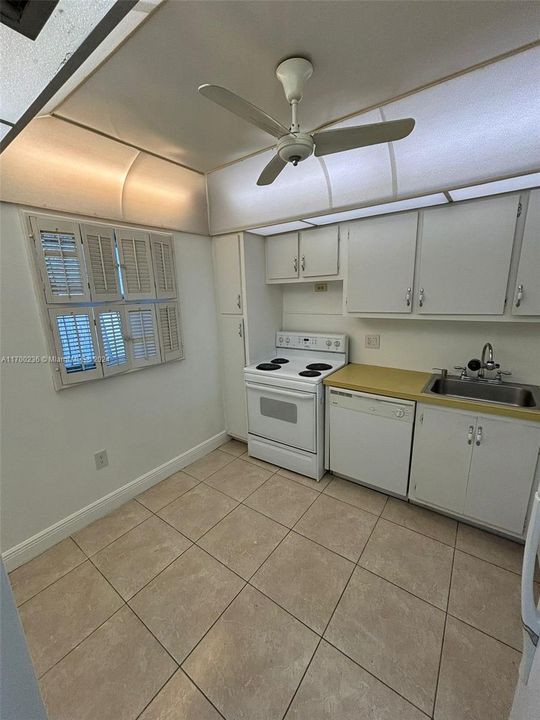 For Rent: $2,200 (2 beds, 2 baths, 1025 Square Feet)