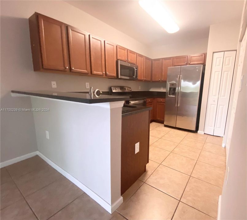 For Rent: $2,600 (2 beds, 2 baths, 1205 Square Feet)