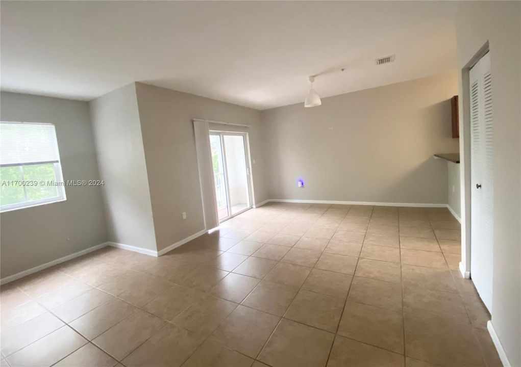 For Rent: $2,600 (2 beds, 2 baths, 1205 Square Feet)