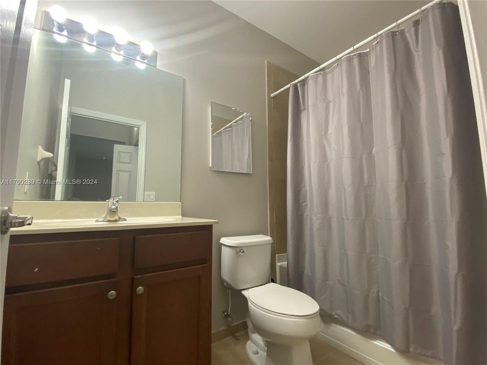 For Rent: $2,600 (2 beds, 2 baths, 1205 Square Feet)