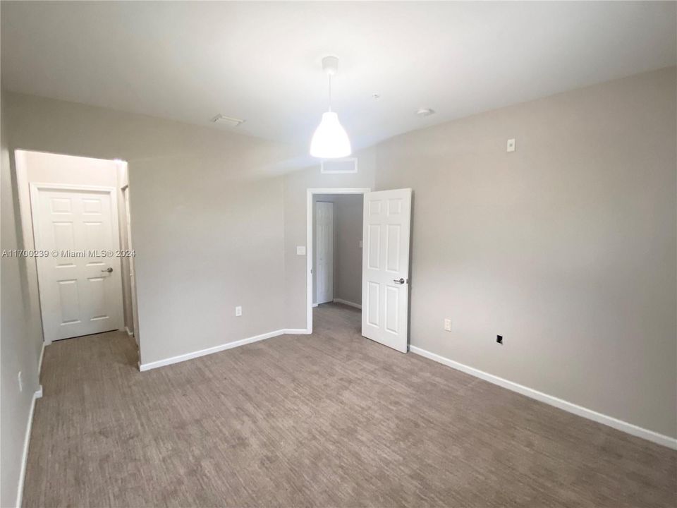 For Rent: $2,600 (2 beds, 2 baths, 1205 Square Feet)