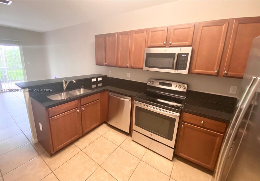 For Rent: $2,600 (2 beds, 2 baths, 1205 Square Feet)