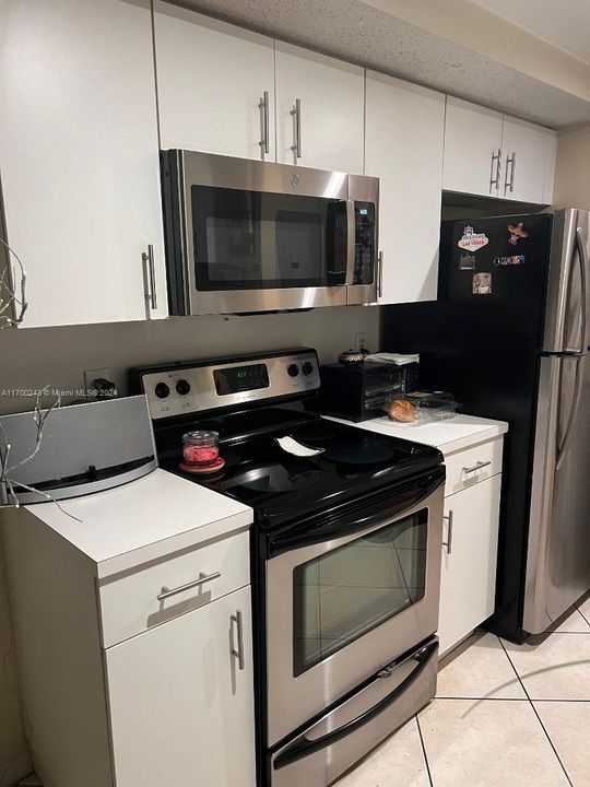 For Rent: $2,250 (2 beds, 2 baths, 886 Square Feet)