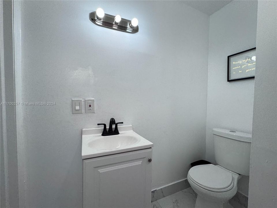 For Rent: $2,200 (2 beds, 1 baths, 1452 Square Feet)