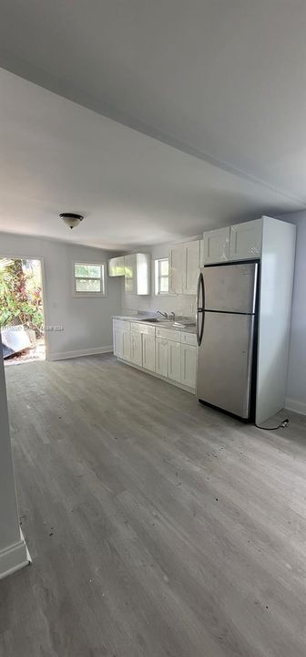 For Rent: $2,200 (2 beds, 1 baths, 1452 Square Feet)