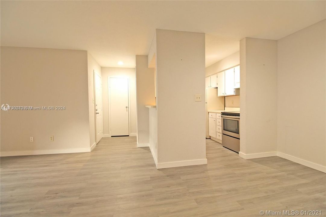 For Rent: $1,800 (1 beds, 1 baths, 780 Square Feet)