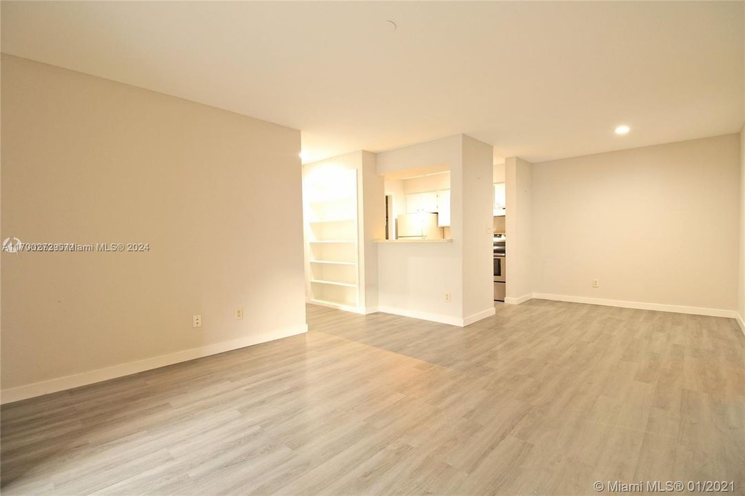 For Rent: $1,800 (1 beds, 1 baths, 780 Square Feet)