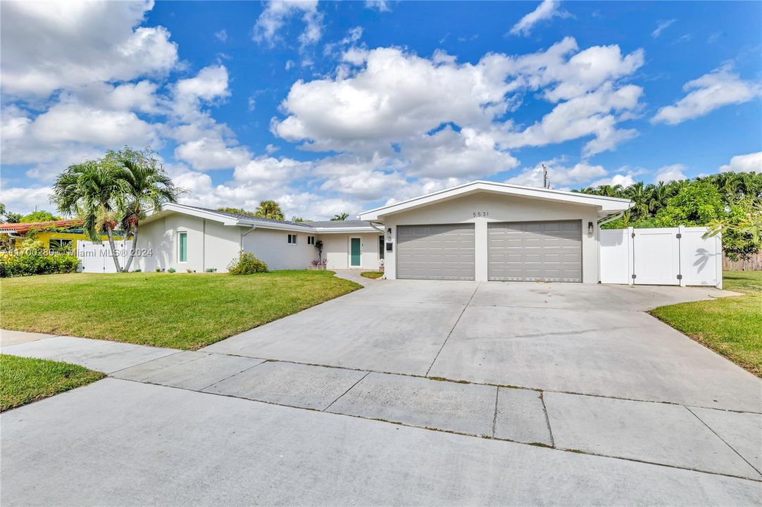 Active With Contract: $850,000 (4 beds, 3 baths, 0 Square Feet)