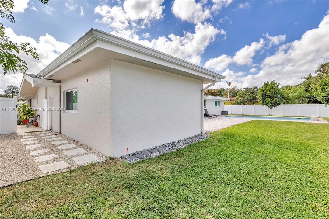 Active With Contract: $850,000 (4 beds, 3 baths, 0 Square Feet)