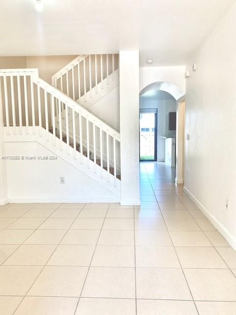 For Rent: $2,750 (3 beds, 2 baths, 1587 Square Feet)