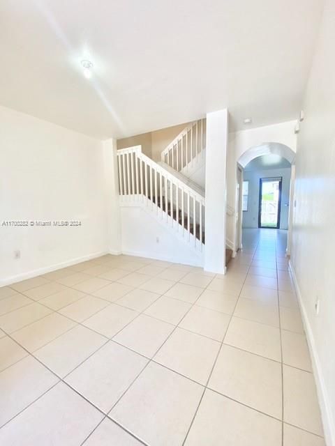 For Rent: $2,750 (3 beds, 2 baths, 1587 Square Feet)