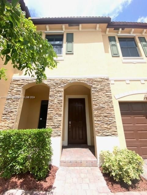 For Rent: $2,750 (3 beds, 2 baths, 1587 Square Feet)