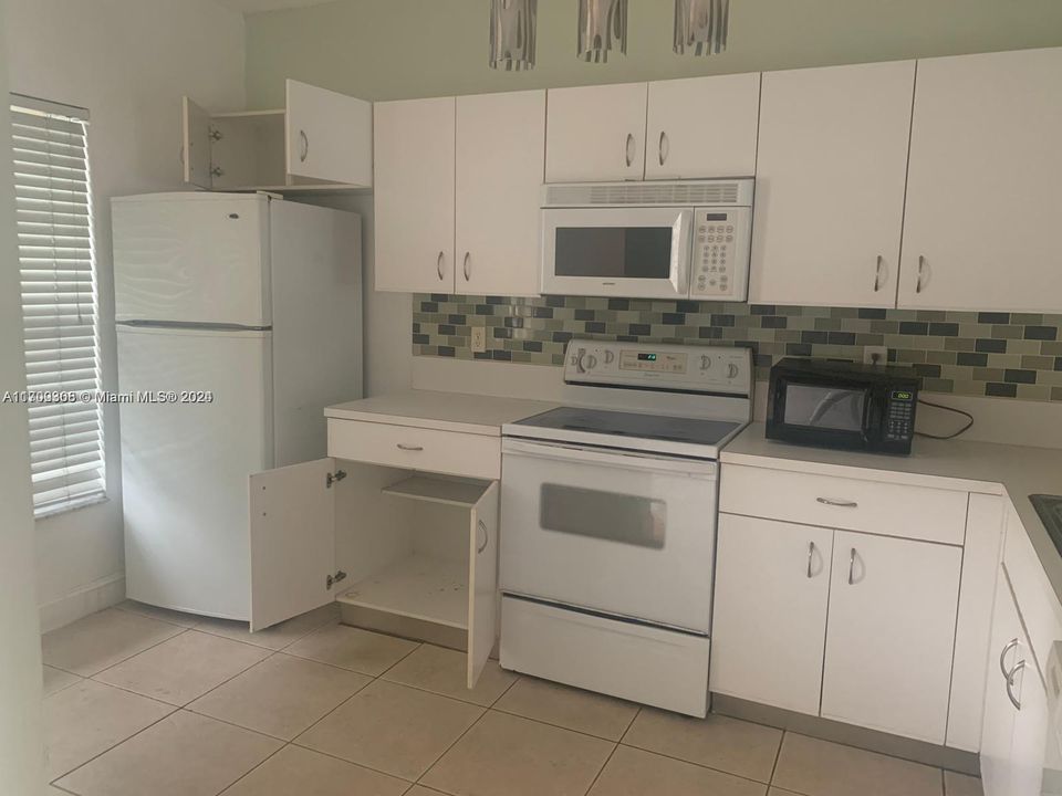 For Rent: $2,800 (2 beds, 2 baths, 1120 Square Feet)