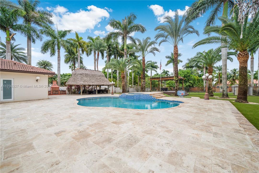 For Sale: $2,500,000 (5 beds, 4 baths, 3041 Square Feet)