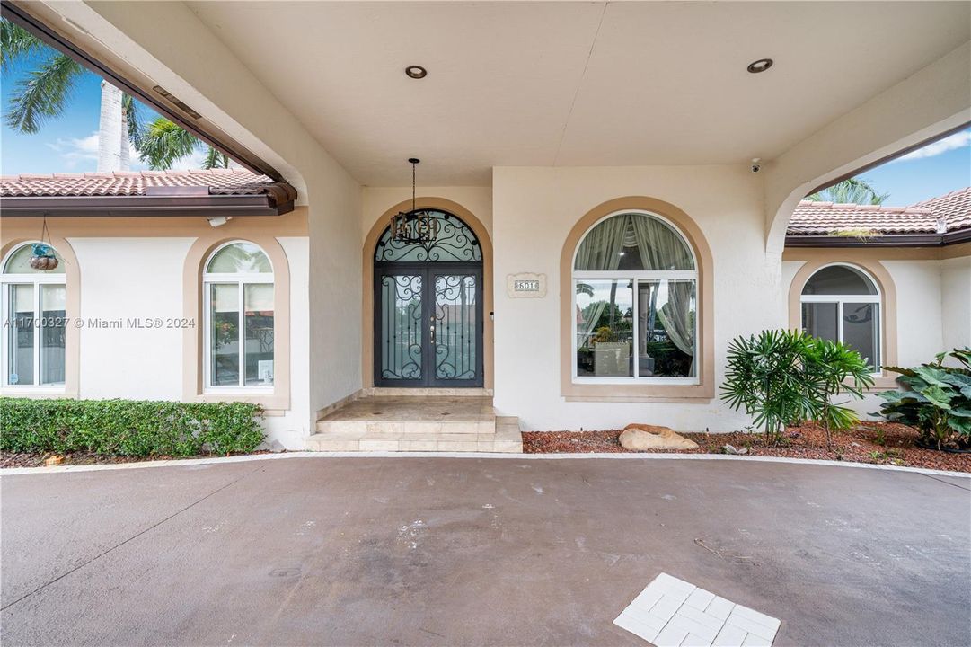 For Sale: $2,500,000 (5 beds, 4 baths, 3041 Square Feet)