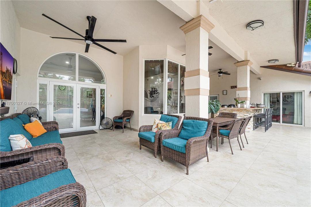 For Sale: $2,500,000 (5 beds, 4 baths, 3041 Square Feet)