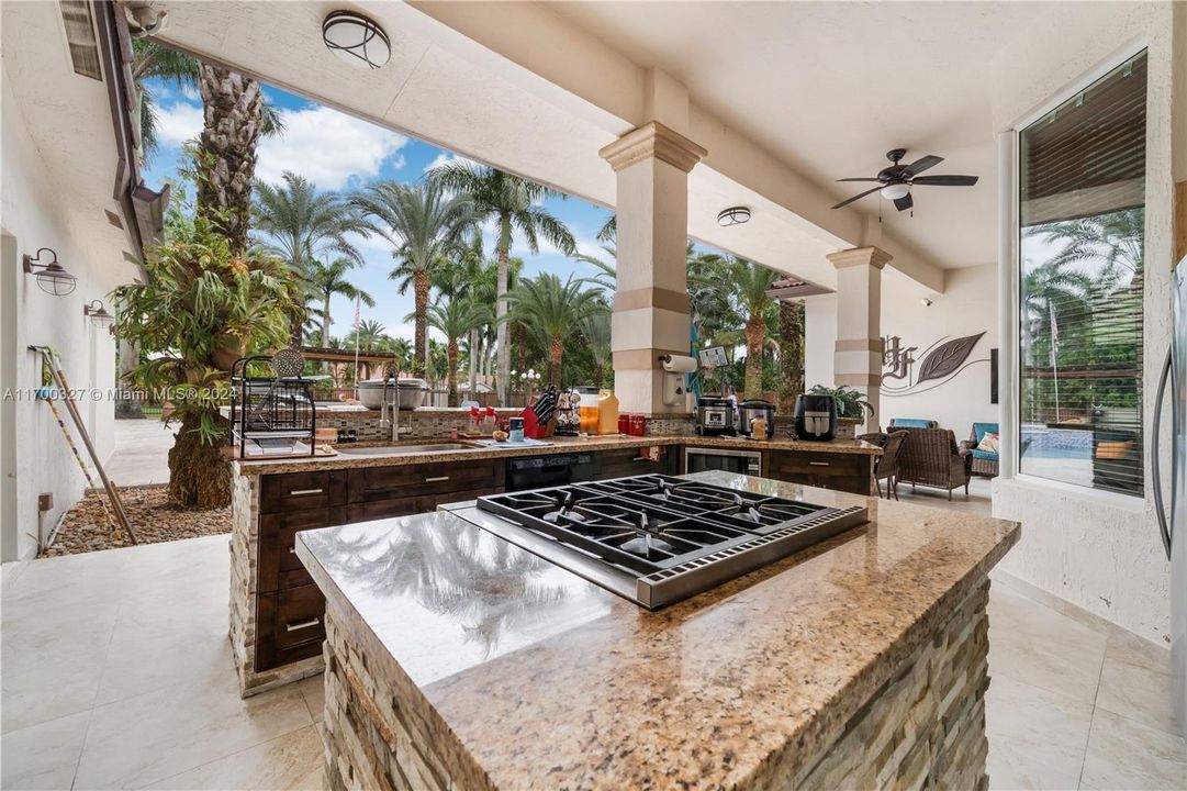 For Sale: $2,500,000 (5 beds, 4 baths, 3041 Square Feet)