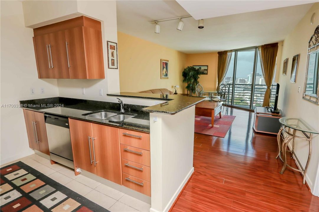 For Sale: $457,000 (1 beds, 1 baths, 846 Square Feet)