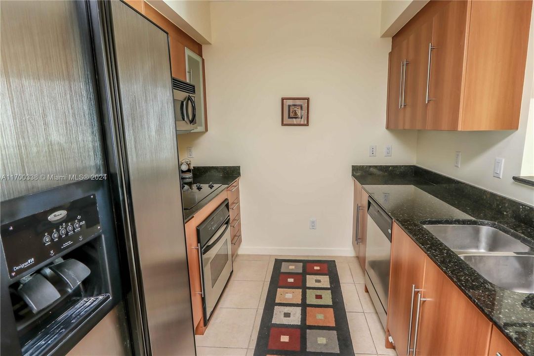 For Sale: $457,000 (1 beds, 1 baths, 846 Square Feet)