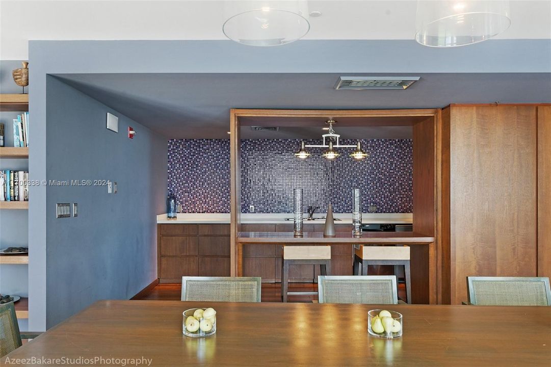 For Sale: $457,000 (1 beds, 1 baths, 846 Square Feet)