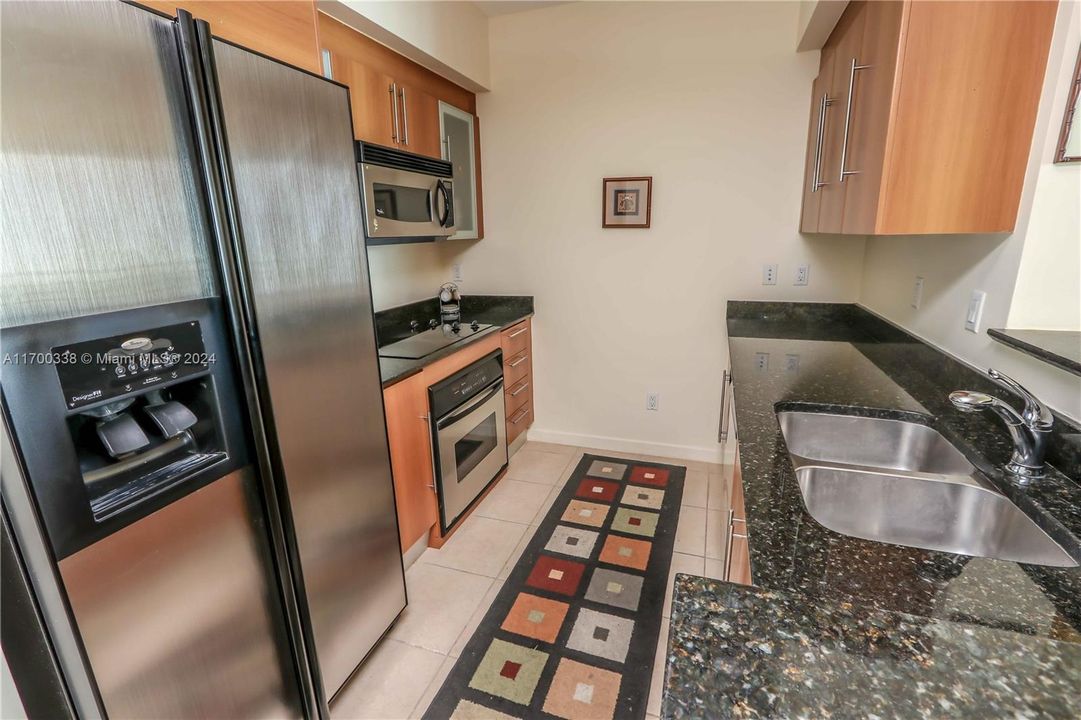 For Sale: $457,000 (1 beds, 1 baths, 846 Square Feet)